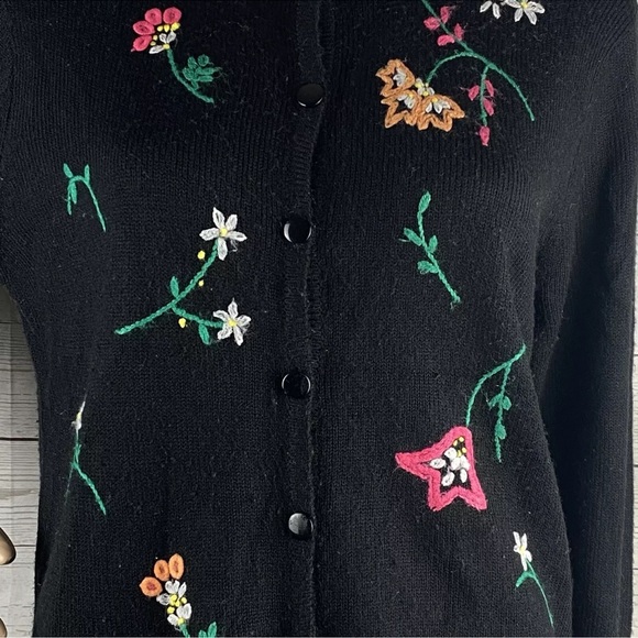 Vintage Floral Embroidered Cardigan Sweater - Picture 8 of 12